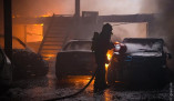 В Одессе дотла сгорели несколько автомобилей и крыша здания