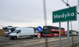 Поляки блокируют движение пассажирских автобусов в пункте «Медика – Шегини»