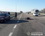 ДТП на трассе Киев – Одесса: мопедиист попытался проскочить между фурами