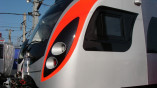 Скорый поезд Евро-2012 проносится мимо Одессы