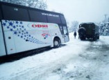 Автобус с одесскими туристами застрял в заснеженном Закарпатье (фото)
