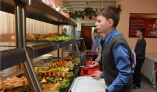 В одесских школах откажутся от пакетированного сока и выпечки