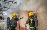 Пожар в Березовке: спасатели вынесли из огня двух малышей