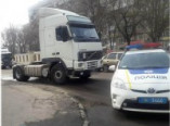 В Одессе женщина-пешеход попала под грузовик (фото)