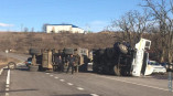 На трассе Одесса-Рени опрокинулся  грузовик с прицепом