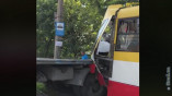В Черноморке грузовик не пропустил трамвай