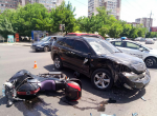 В Одессе столкнулись мотоцикл и "Лексус" (фото)