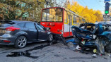 На вулиці Академіка Корольова зіткнулися дві автівки та тролейбус