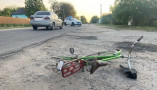 Аварія у Подільському районі: до лікарні потрапив велосипедист