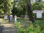 Опасные игры: в парке Шевченко стреляют из лука и метают ножи