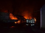 В Одессе три часа тушили пожар на складе с бытовой химией (фото)