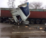 Под Одессой перевернулся грузовик (фото)