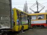 В Одессе столкнулись трамвай и маршрутка (фото)