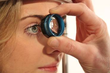 Можно ли избавиться от глаукомы: мифы о заболевании