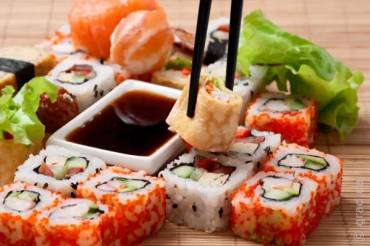 Влияние суши на мировую кулинарию: как эта традиция стала популярной в других странах