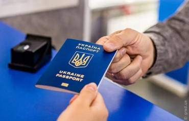 Нові правила видачі паспортів українським чоловікам за кордоном