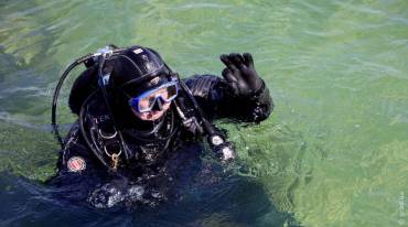Водолази обстежують морське дно до пляжного сезону