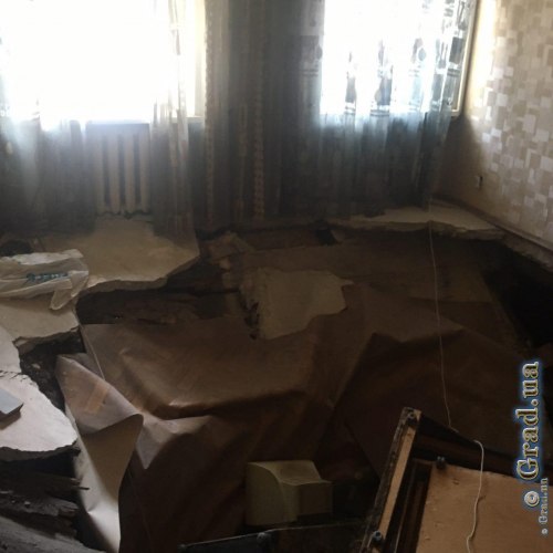 В квартире провалился пол