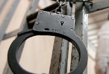 подозреваемый взят под стражу