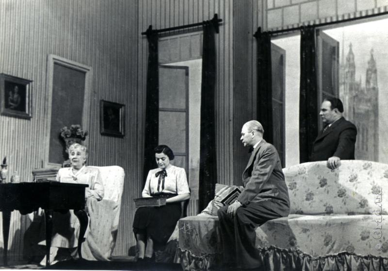 Действие пьесы разворачивается. Бернард шоу Пигмалион в театре. Пигмалион спектакль Бернарда шоу. Пигмалион малый театр. Пигмалион 1957.