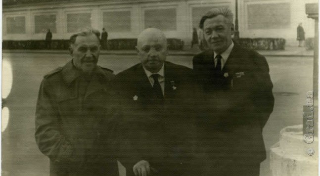 Белоусов с товарищами по оружию