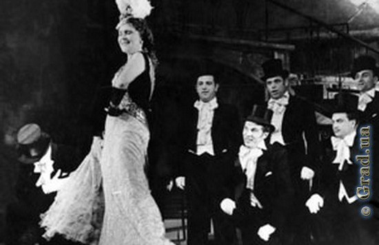 Новикова на сцене