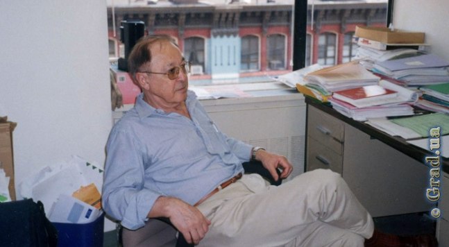 В рабочем кабинет