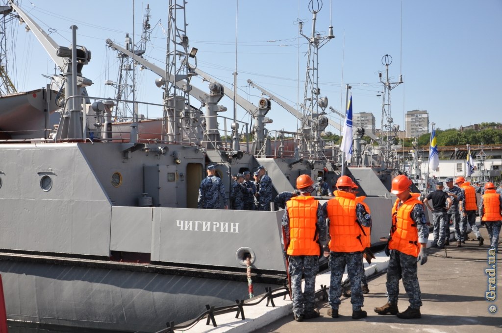 Морской ход. Корабль отшвартовывается. ВМС групп официальный сайт.