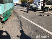 На трассе Киев – Одесса столкнулись маршрутный автобус и автомобиль «Волга»