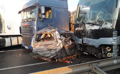 На трассе «Одесса – Киев» столкнулись 10 машин и пассажирский автобус Фото-2