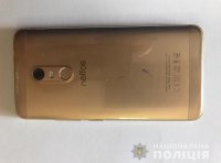 Мужчина выхватил телефоны у двоих школьников ФОТО-1