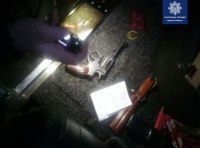 Гранвты, штык-нож, кастет и огнестрел: ночью задержали двух вооруженных водителей