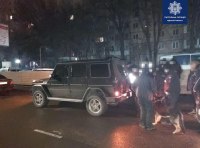 Гранвты, штык-нож, кастет и огнестрел: ночью задержали двух вооруженных водителей
