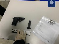 Гранвты, штык-нож, кастет и огнестрел: ночью задержали двух вооруженных водителей