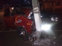 ДТП в Измаиле: ВАЗ снес электроопору