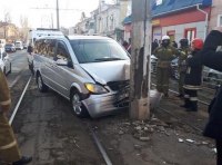 ДТП на Пересыпи: автомобиль врезался в столб фото 2