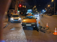 Легковой автомобиль сбил велосепедиста на улице Черняховского