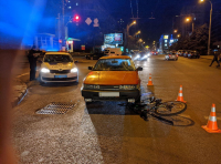 Легковой автомобиль сбил велосепедиста на улице Черняховского
