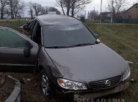 Nissan Maxima врезался в дерево на трассе Одесса – Рени