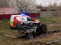 Nissan Maxima врезался в дерево на трассе Одесса – Рени