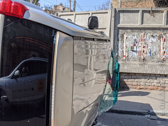 ДТП центре Одессы: на Большой Арнаутской перевернулся джип