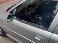 На Французском бульваре разбили стекла и обворовали 4 машины