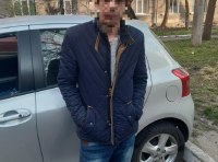 На Французском бульваре разбили стекла и обворовали 4 машины