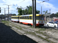 В Одессе трамвай врезался в забор частного дома фото 1