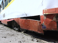 В Одессе трамвай врезался в забор частного дома фото 4