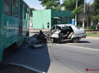 На Черемушках   автомобиль  «Таврия»  столкнулся с трамваем   фото 1