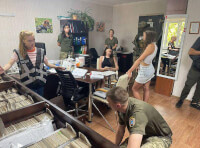 Правоохоронці провели обшуки у ході яких було виявлено докази протиправної діяльності