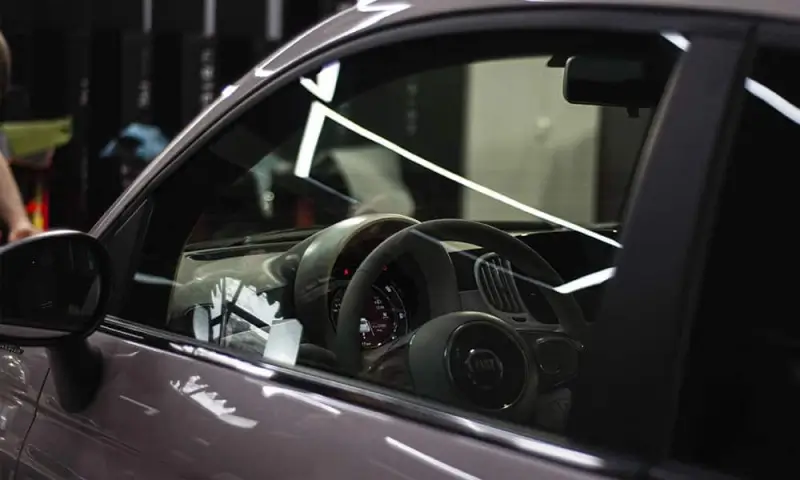 Тонирование лобового стекла автомобиля