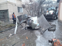 Комунальні служби на місцях влучань ліквідовують наслідки атаки