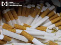 27-річний організатор злочинної групи зберігав тютюн та виготовлену контрафактну продукцію